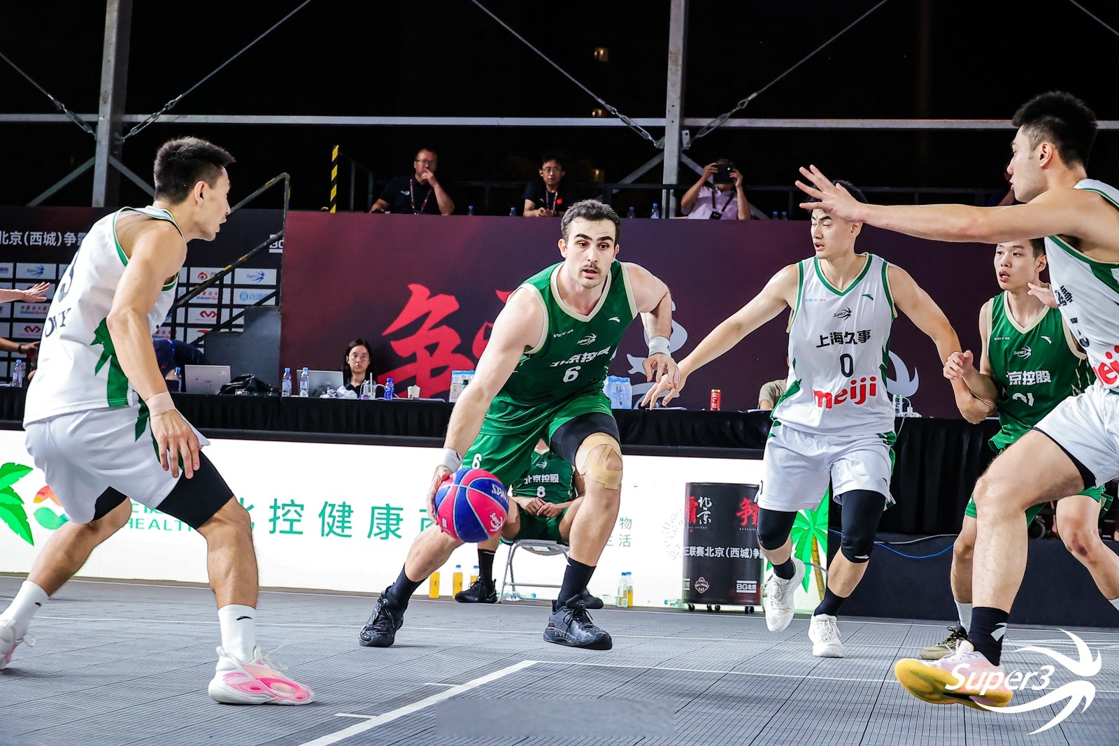 赛地聚焦：CBA季后赛转会期热度飙升，皇家马德里内部沟通，引发热议，更衣室氛围转暖的简单介绍-开云链接