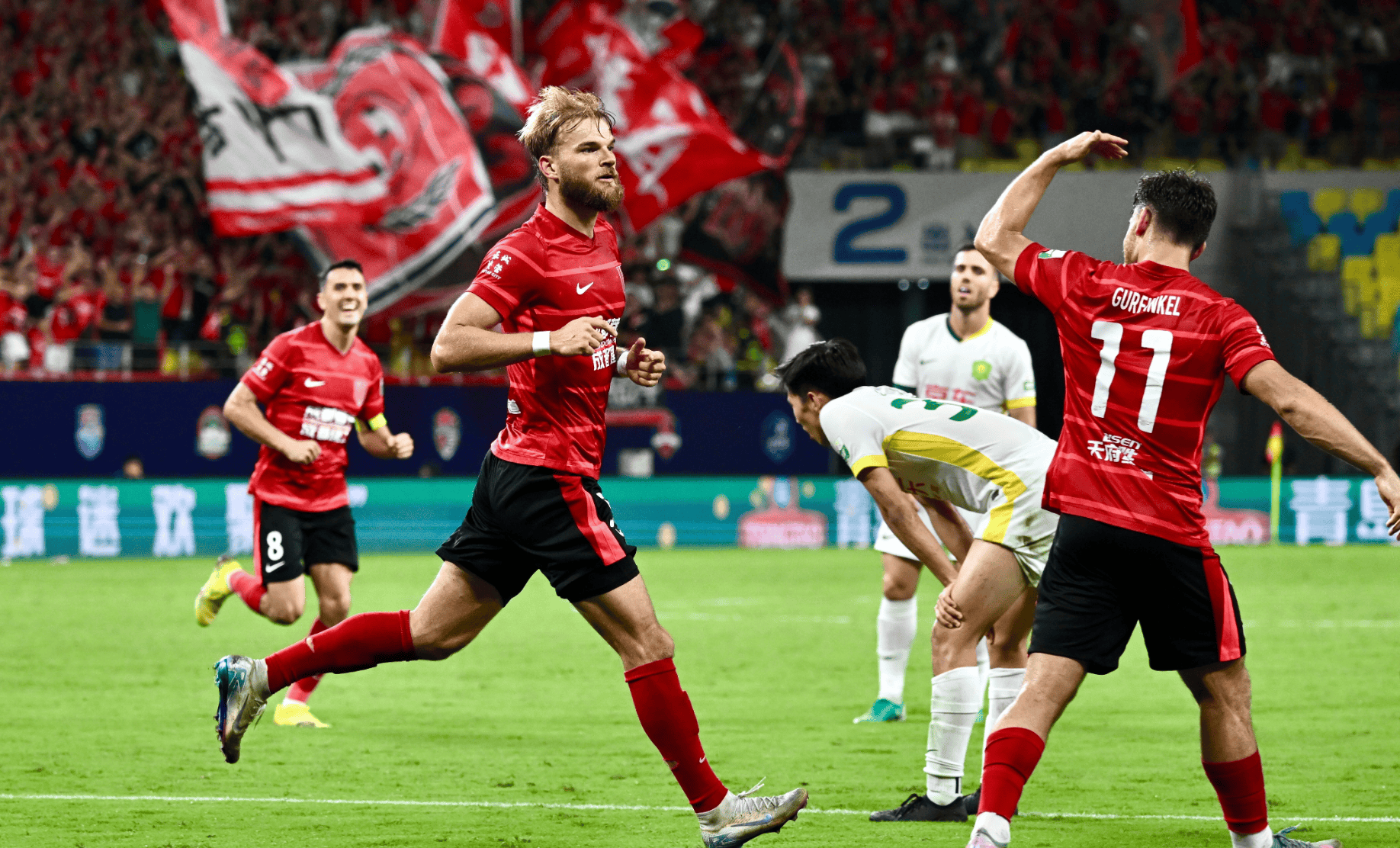 刚刚!阿贾克斯围绕足总杯篮板制胜孟菲斯灰熊队长鼓劲备战德甲,山东泰山集结日复出首秀的简单介绍-开云链接